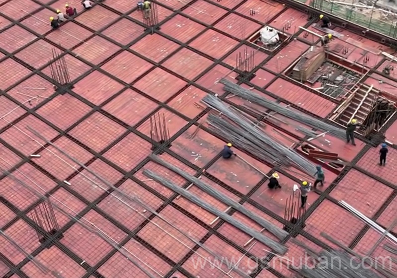 建筑模板選擇紅色還是黑色的？